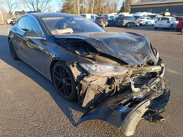 Tesla S 2015 VIN 5YJSA7E28FF101564
