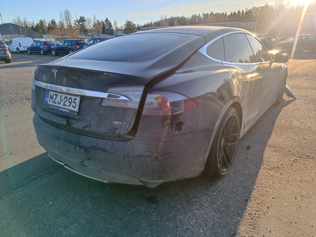 Tesla S 2015 VIN 5YJSA7E28FF101564 фото 4