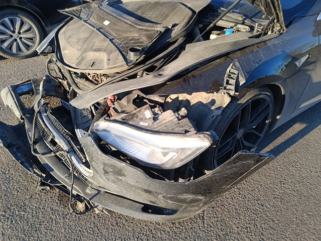 Tesla S 2015 VIN 5YJSA7E28FF101564 фото 13