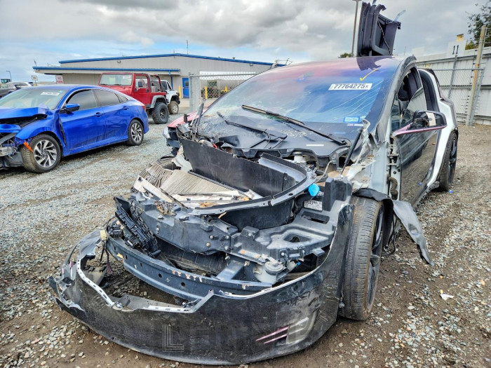 Tesla Model x 2016 VIN 5YJXCAE41GF006800