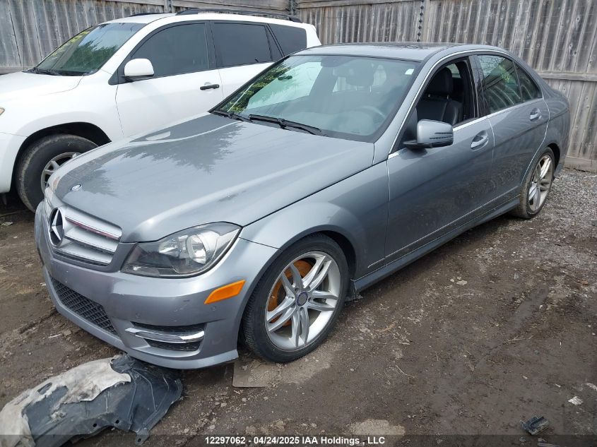 MERCEDES-BENZ C 300 2013 VIN WDDGF8AB0DA815820 фото 2
