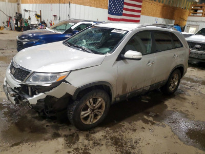 Kia Sorento 2015 5XYKTCA65FG582751