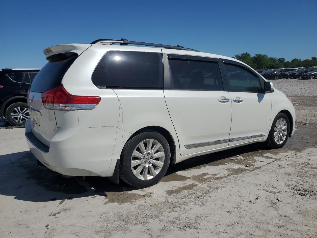 TOYOTA All Models 2011 VIN 5TDYK3DC3BS084866 фото 3