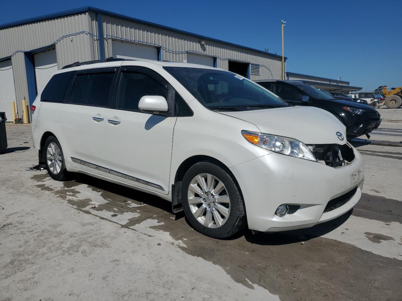 TOYOTA All Models 2011 VIN 5TDYK3DC3BS084866 фото 4