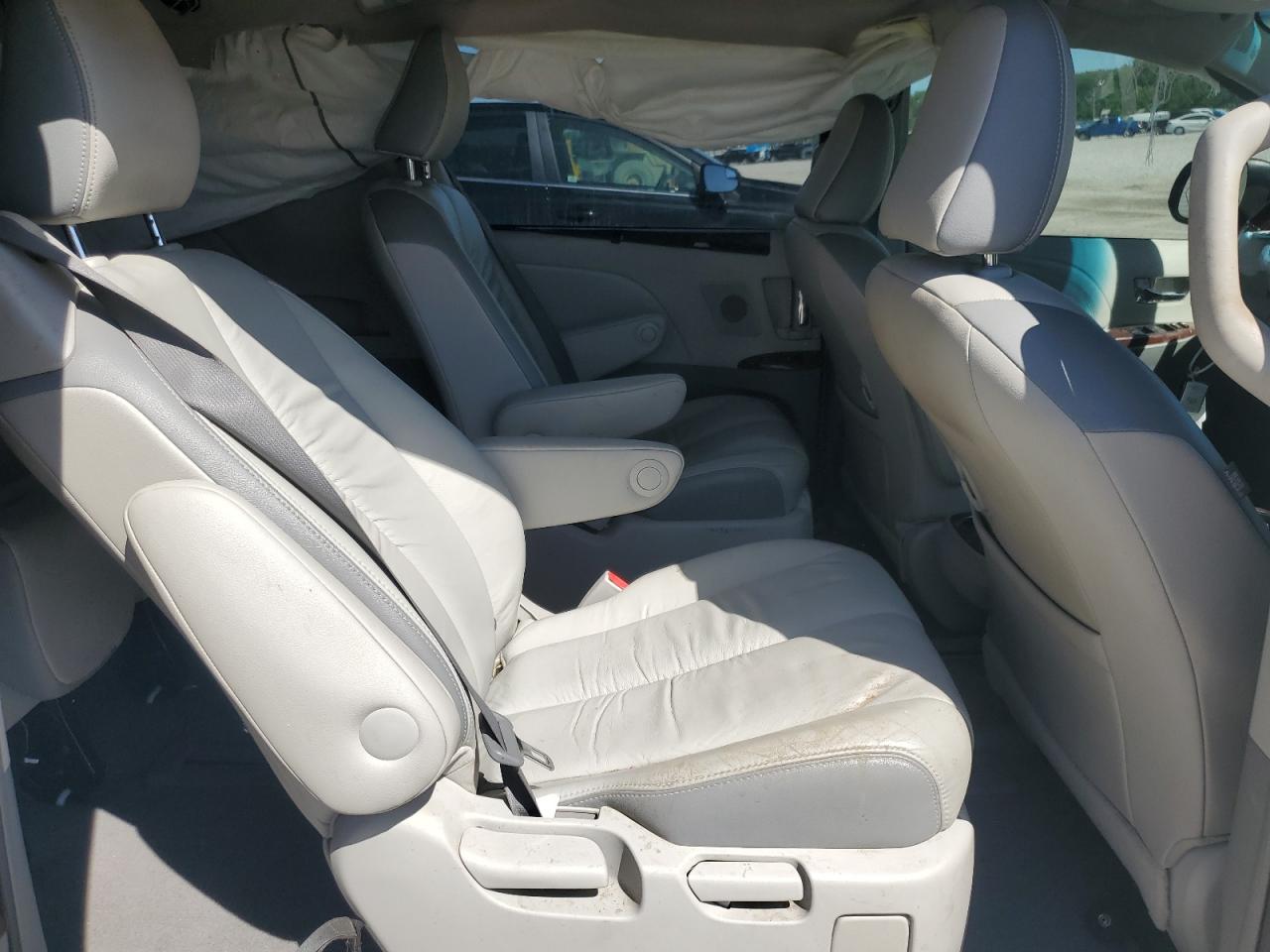 TOYOTA All Models 2011 VIN 5TDYK3DC3BS084866 фото 11