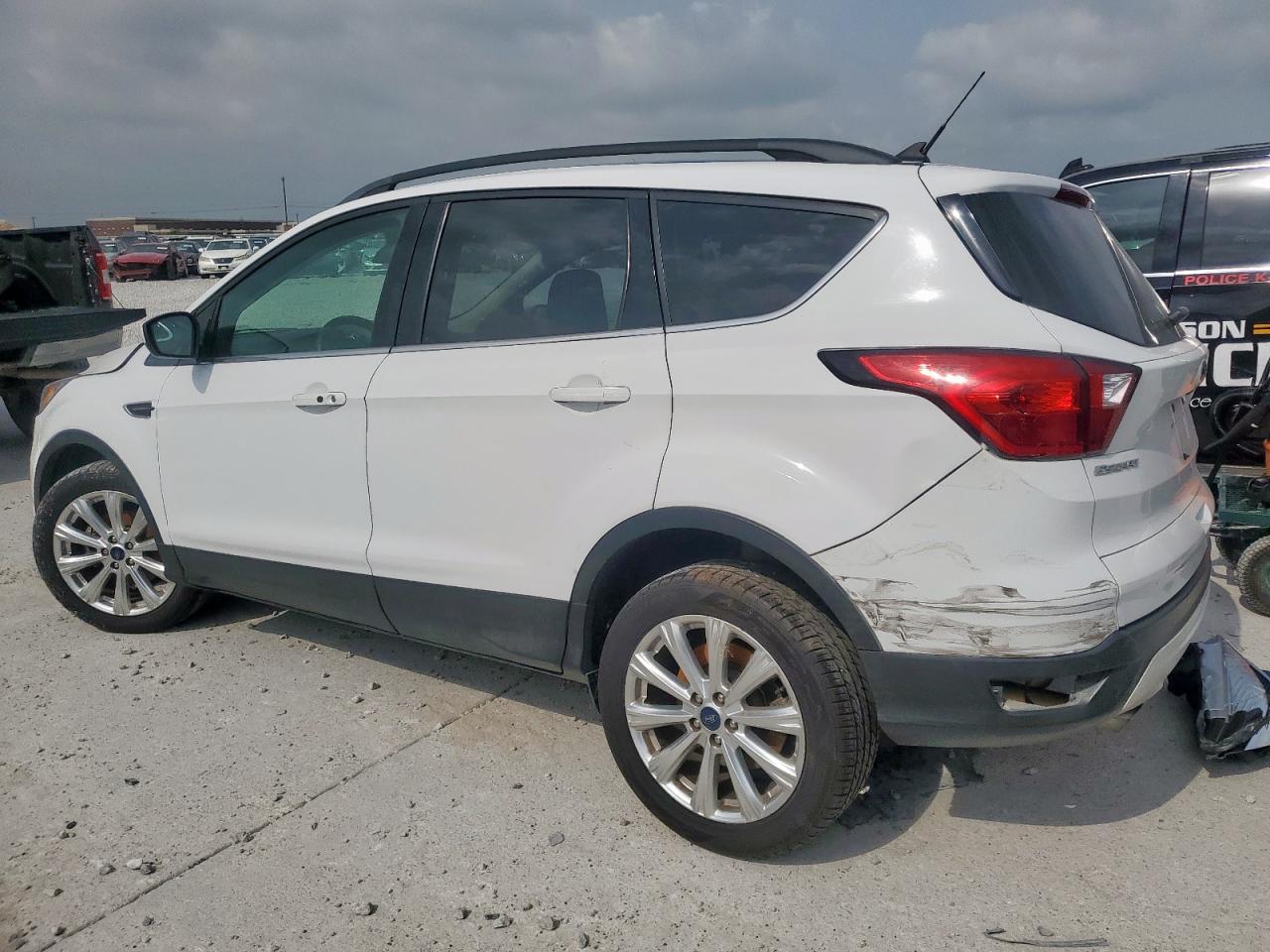 FORD ESCAPE 2019 VIN 1FMCU0HD8KUC25623 фото 2
