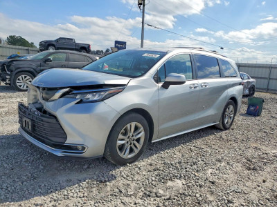 Toyota Sienna 2022 5TDJRKEC9NS135698