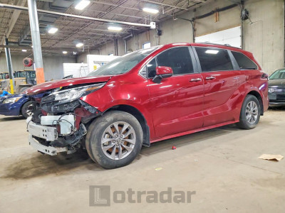 Toyota Sienna 2024 5TDJSKFC8RS145180