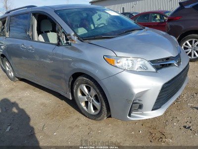 Toyota Sienna 2018 5TDKZ3DC4JS945469