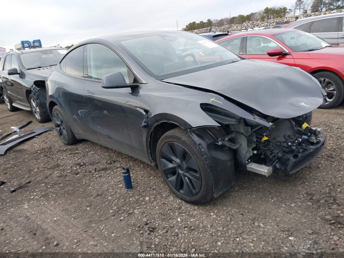 Tesla Model y 2025 VIN 7SAYGDED6SF243935