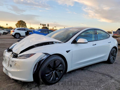 Tesla Model 3 2024 5YJ3E1EAXRF821885