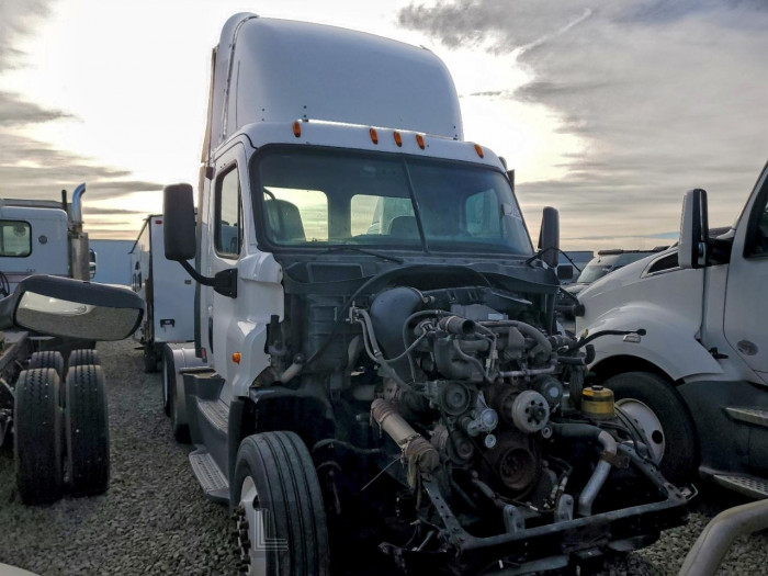 Freightliner All other 2015 VIN 1FUJGEDV0FLGJ9736