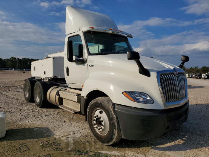 International Lt 2018 VIN 3HSDZTZR9JN213670