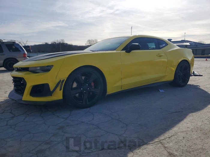 Chevrolet Camaro 2017 VIN 1G1FE1R73H0182623
