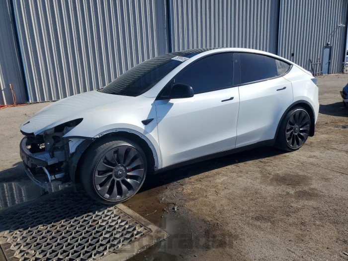 Tesla Model y 2023 VIN 7SAYGDEFXPF803206