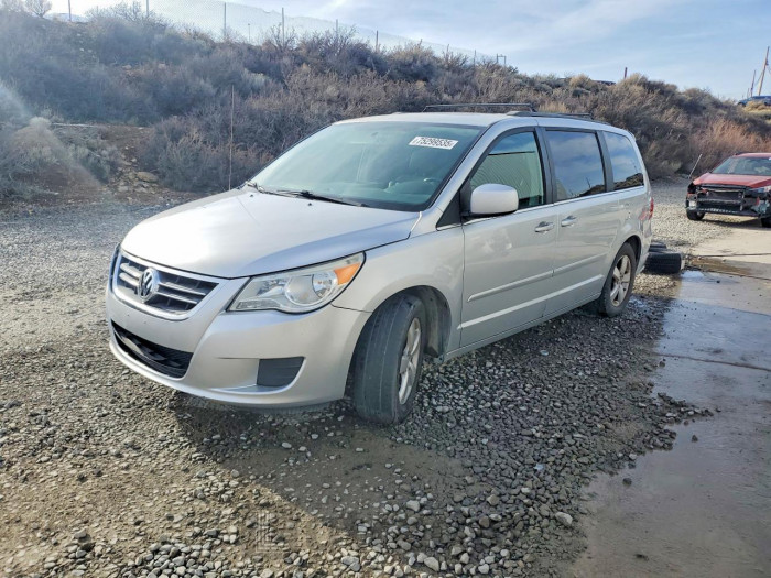 Volkswagen Routan 2011 VIN 2V4RW5DG3BR768757