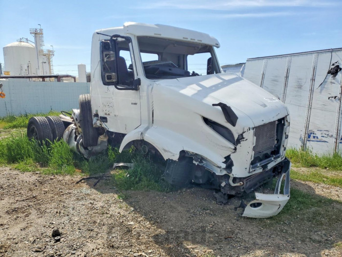 Volvo  2018 VIN 4V4W19DH1JN896488