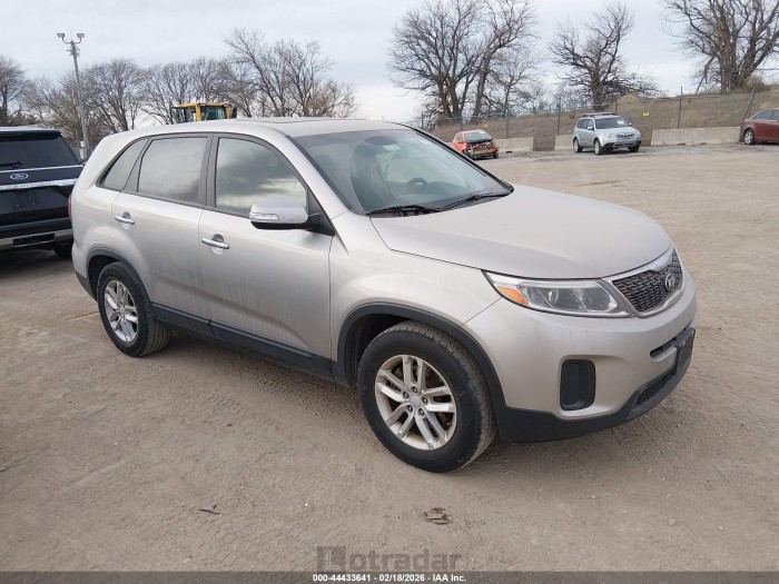 Kia Sorento 2015 VIN 5XYKT3A63FG559825