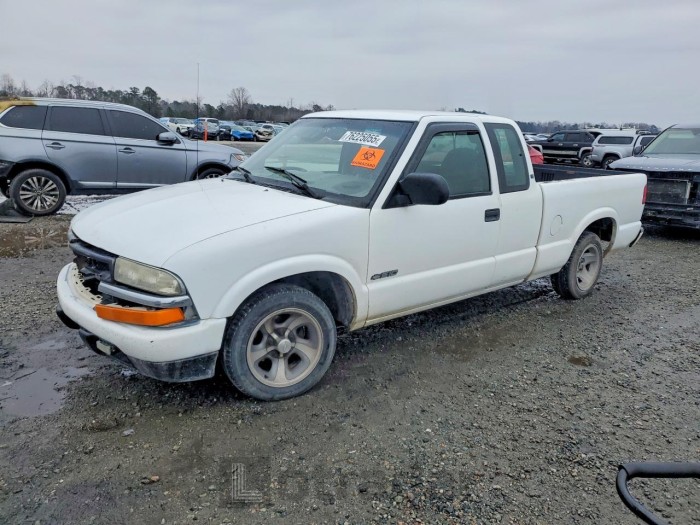 Chevrolet S-10 pickup 2000 VIN 1GCCS19W8Y8135972