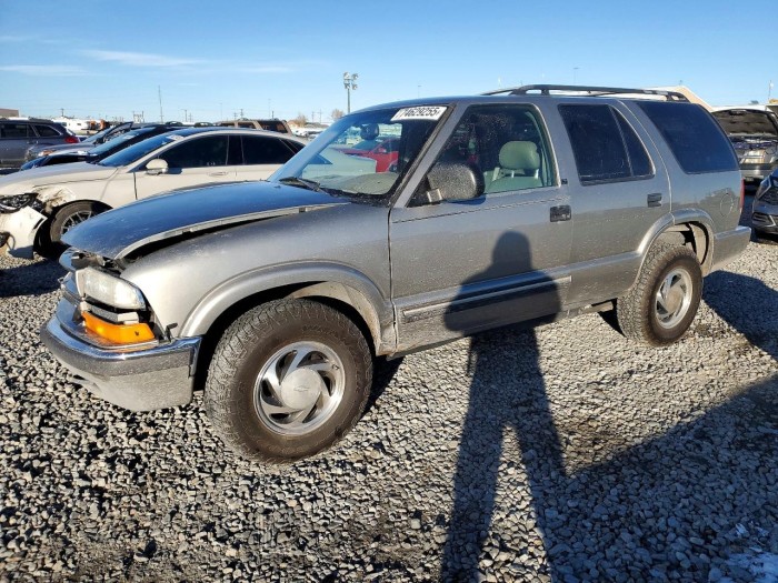 Chevrolet Blazer 2000 VIN 1GNDT13W8Y2372658