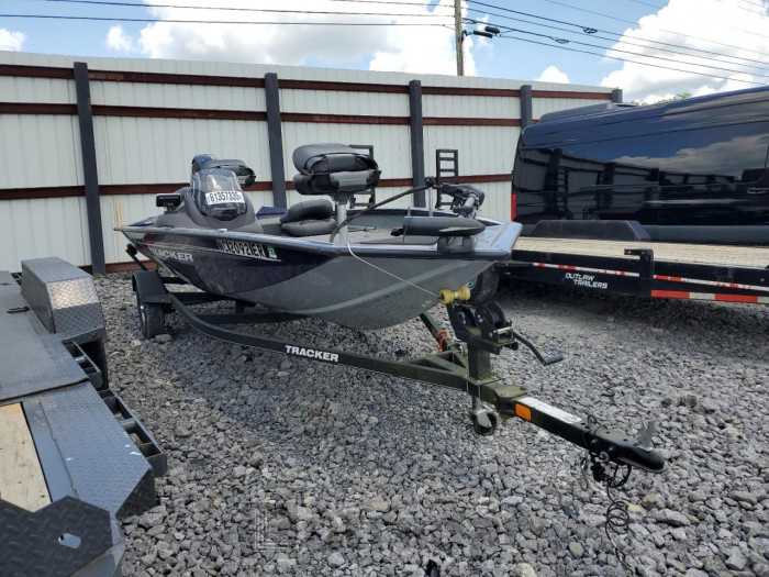 TRACKER PT 175 TF 2021 VIN BUJ33622G021