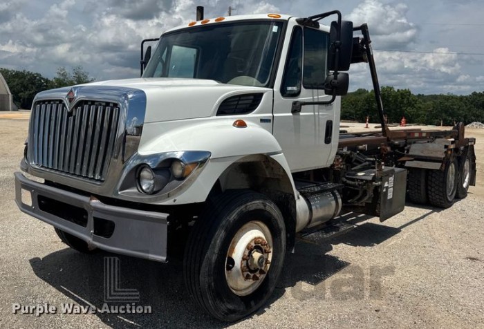 INTERNATIONAL 7400 2010 VIN 1HTWGAAR3AJ281489