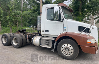 VOLVO VN 2013 4V4MC9EH6DN136951