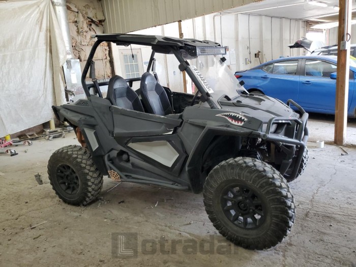 POLARIS SIDEBYSIDE 2018 VIN 3NSVBE990JH464331