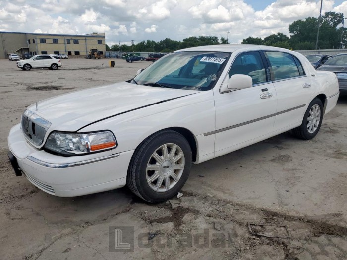 LINCOLN TOWNCAR 2007 VIN 1LNHM82V97Y629259