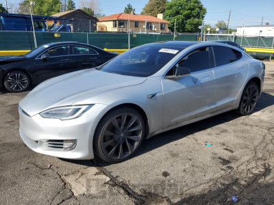 TESLA MODEL S 2018 5YJSA1E26JF261397