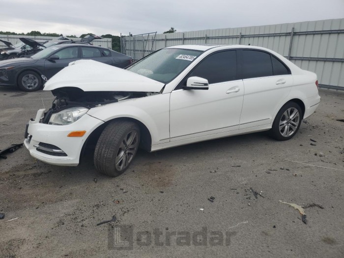 MERCEDES-BENZ C-CLASS 2013 VIN WDDGF8ABXDA882988