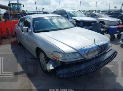 LINCOLN TOWN CAR 2004 VIN 1LNHM81W64Y638099