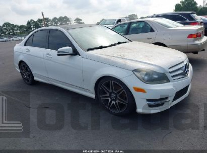MERCEDES-BENZ C 2013 VIN WDDGF4HB8DR268179