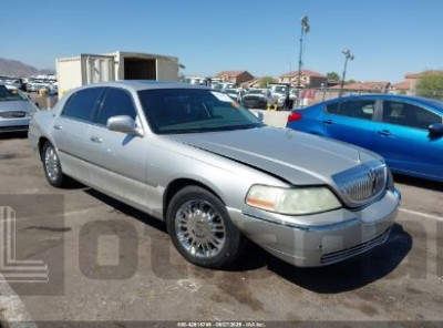 LINCOLN TOWN CAR 2007 VIN 1LNHM82W67Y624724