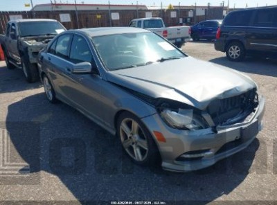 MERCEDES-BENZ C 300 2011 WDDGF8BB8BR156320