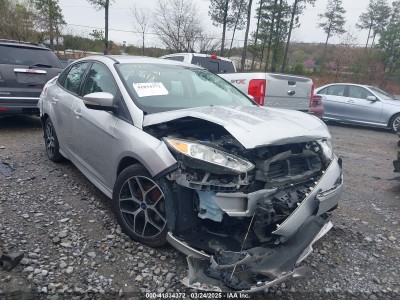 Ford Focus 2015 1FADP3F26FL345117