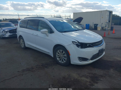 Chrysler Pacifica 2017 2C4RC1BG3HR739136
