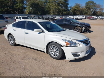 Nissan Altima 2015 1N4AL3AP1FN322849