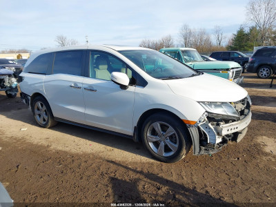 Honda Odyssey 2018 5FNRL6H70JB084374