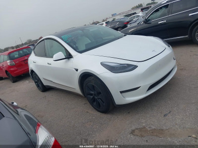 Tesla Model y 2024 7SAYGDED6RA336395