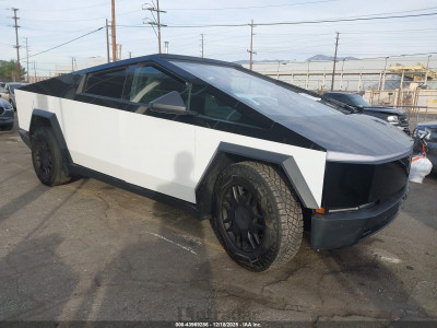 Tesla Cybertruck 2024 7G2CEHEE2RA038873