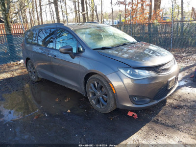 Chrysler Pacifica 2020 2C4RC1GGXLR109244