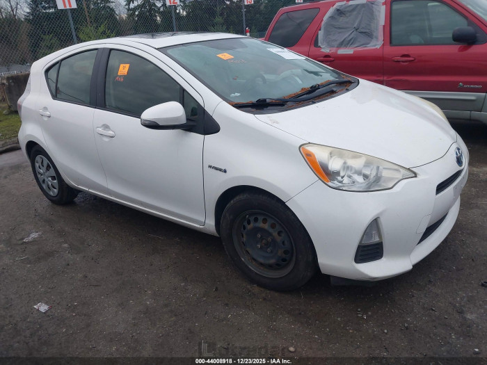 Toyota Prius c 2013 VIN JTDKDTB31D1044949