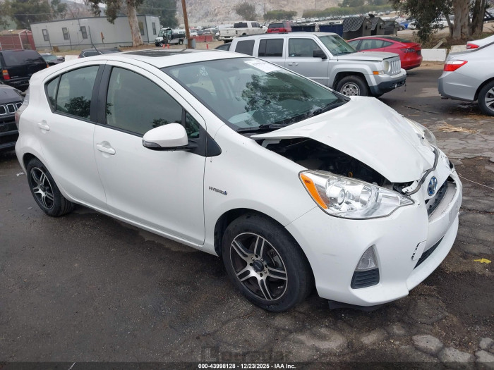 Toyota Prius c 2012 VIN JTDKDTB34C1000295