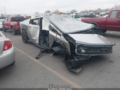 Tesla Cybertruck 2025 7G2CEHEE4SA062128