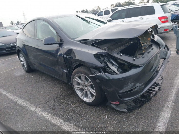 Tesla Model y 2024 VIN 7SAYGDED4RF072080