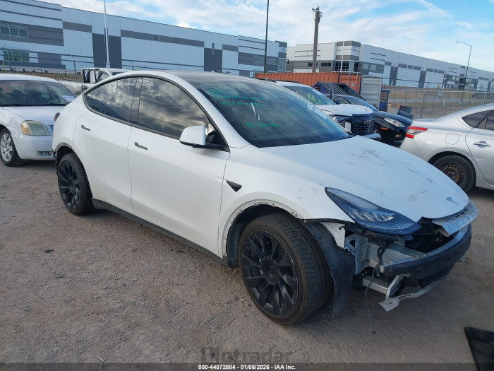 Tesla Model y 2022 VIN 7SAYGDEE8NF387788