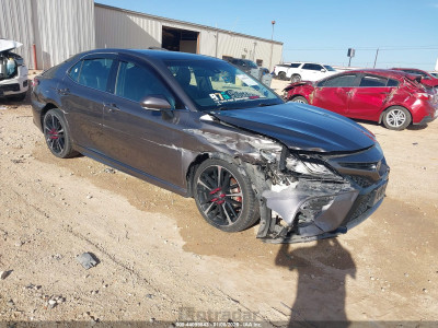 Toyota Camry 2018 4T1B61HK7JU093690