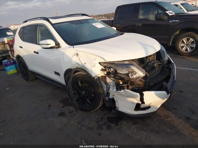 Nissan Rogue 2017 5N1AT2MT8HC771839