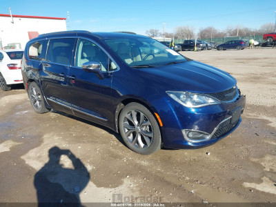Chrysler Pacifica 2017 2C4RC1GG7HR763139